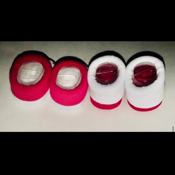 New Nike Red White Infant Booties 0-6 Month 2 Pair - Picture 11 of 16